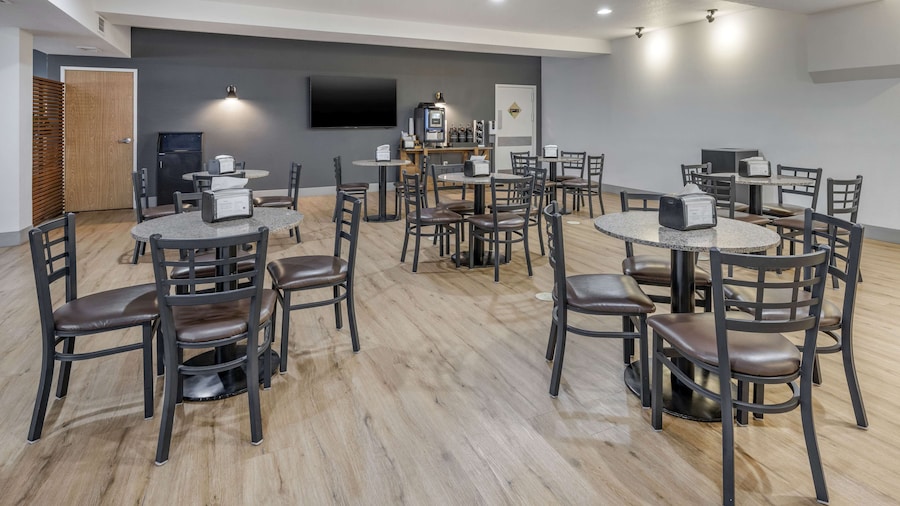 Best Western Plus Peppertree Airport Inn