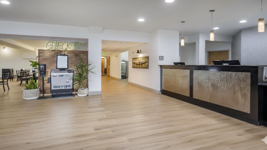 Best Western Plus Peppertree Airport Inn