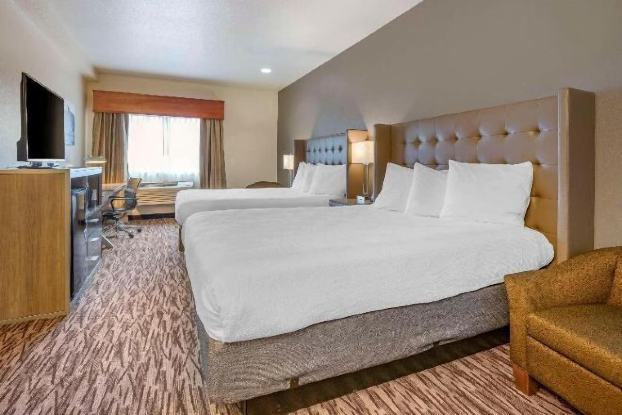 Schreibtisch, laptopgeeigneter Arbeitsplatz, Bügeleisen/Bügelbrett