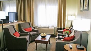 Suite, 1 King Bed, Non Smoking | Desk, blackout drapes, soundproofing, iron/ironing board