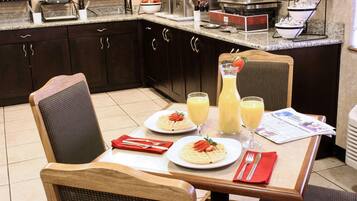 Café da manhã continental grátis todos os dias