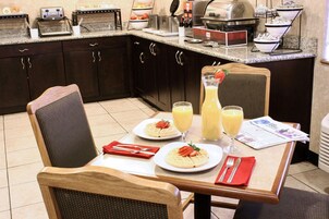 Desayuno continental incluido todos los días 