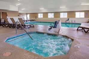 Una piscina cubierta