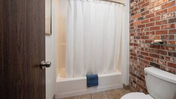 Room, 1 Queen Bed, Non Smoking | Bathroom | Free toiletries, hair dryer, towels