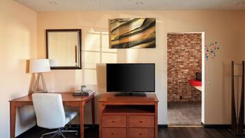 Room, 1 Queen Bed, Non Smoking | Desk, iron/ironing board, free WiFi, bed sheets