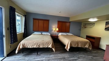客房, 2 張加大雙人床, 非吸煙房 | 書桌、熨斗/熨衫板、免費 Wi-Fi、床單