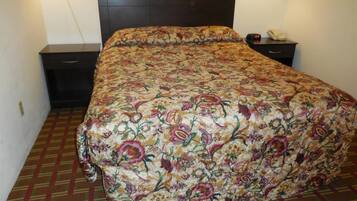 Een kluis op de kamer, een strijkplank/strijkijzer, extra bedden