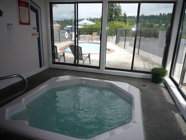 Indoor spa tub