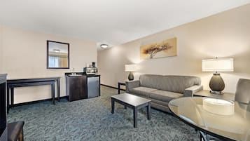 Premium bedding, in-room safe, individually decorated