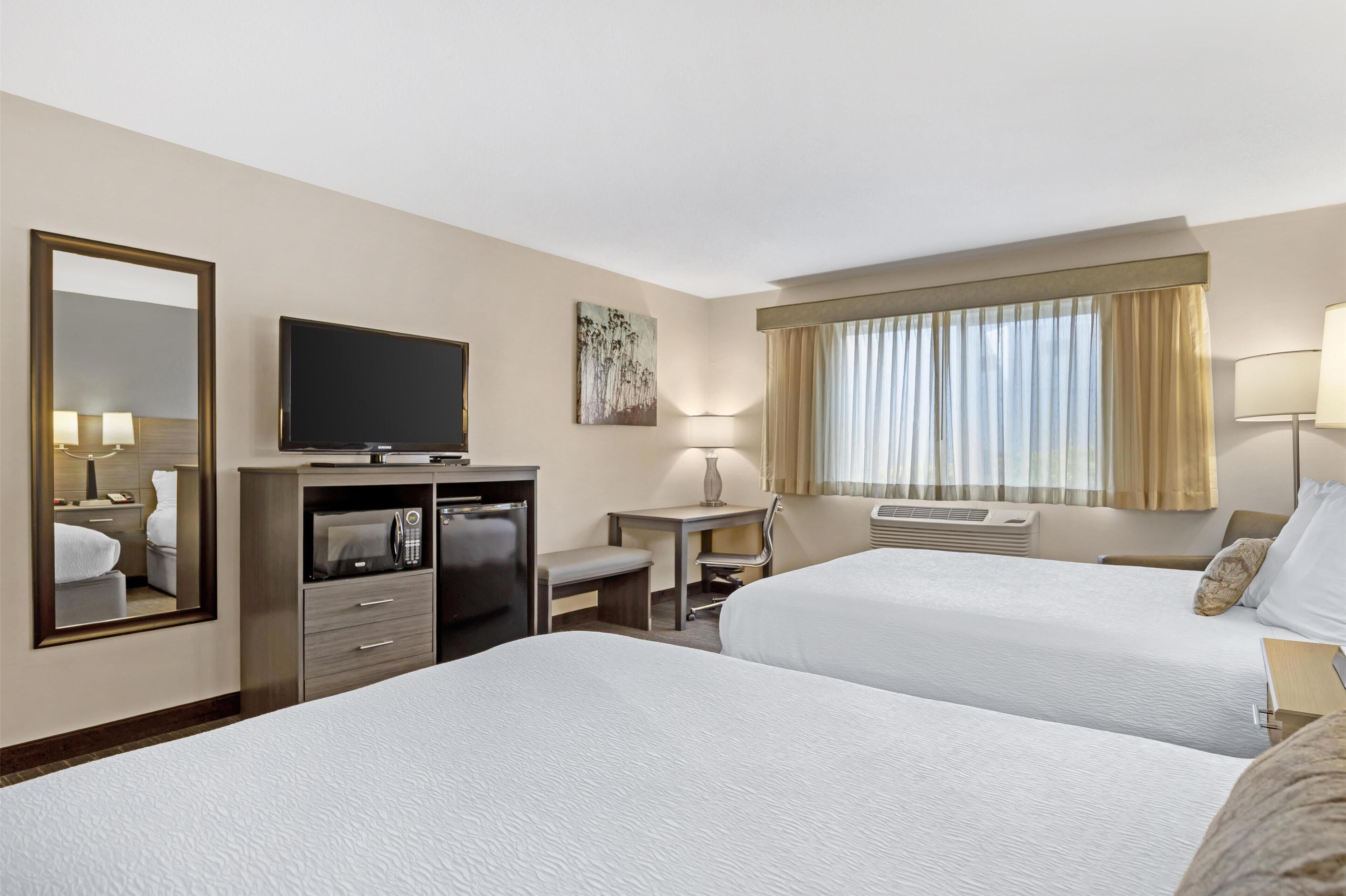 Premium bedding, in-room safe, individually decorated