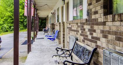 OYO Hotel Chapmanville Inn, WV - Hwy 119