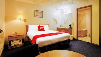 Premium Room, 1 Queen Bed, Jetted Tub | 1 bedroom, in-room safe, iron/ironing board, free WiFi