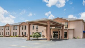 Exterior - Howard Johnson by Wyndham Beckley (Beckley)