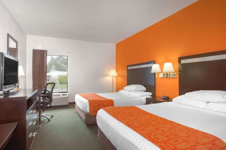 In-room safe, desk, soundproofing, iron/ironing board. Howard Johnson by Wyndham Beckley