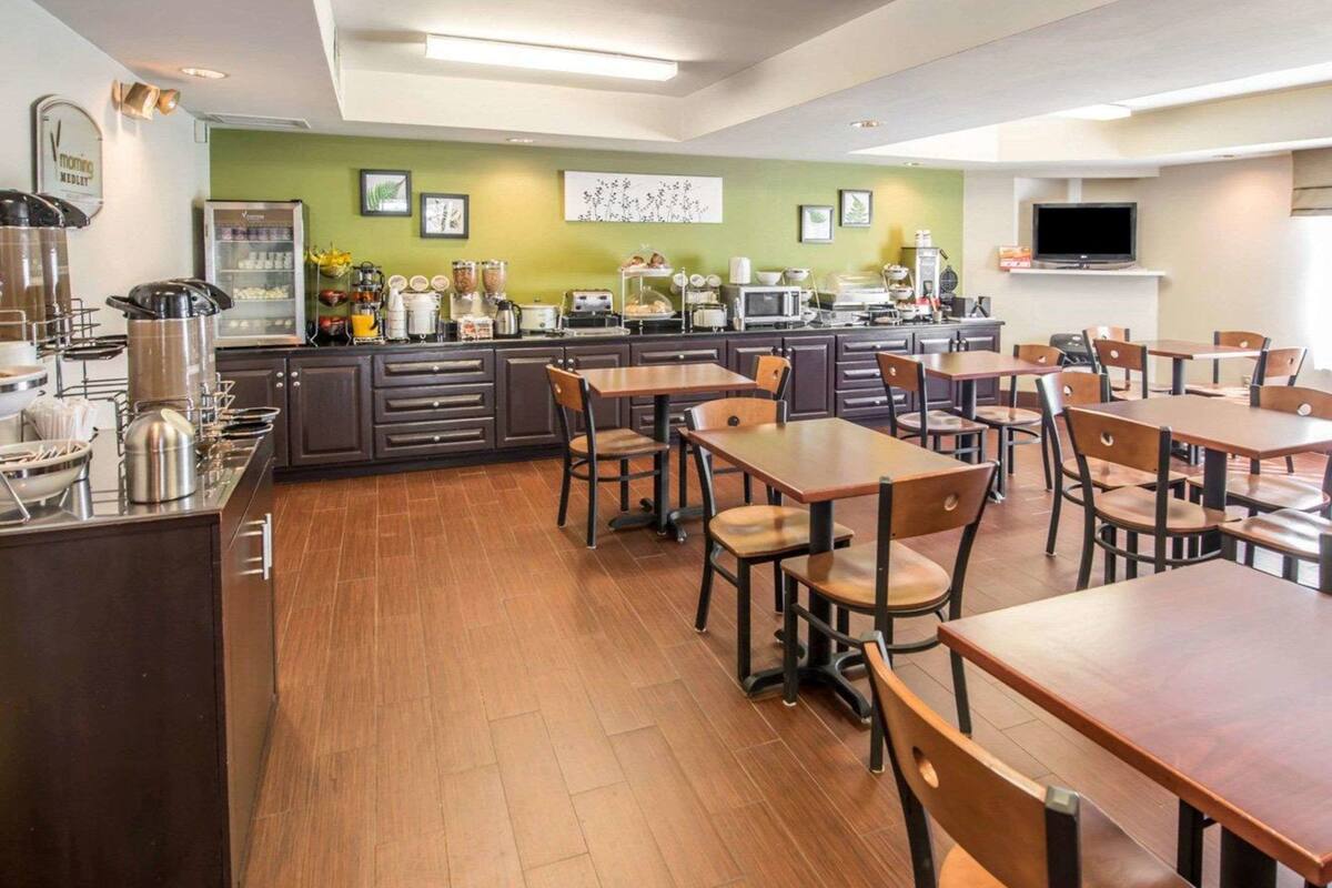 free daily self-service breakfast