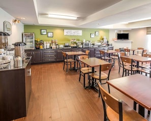 Desayuno autoservicio gratuito y diario