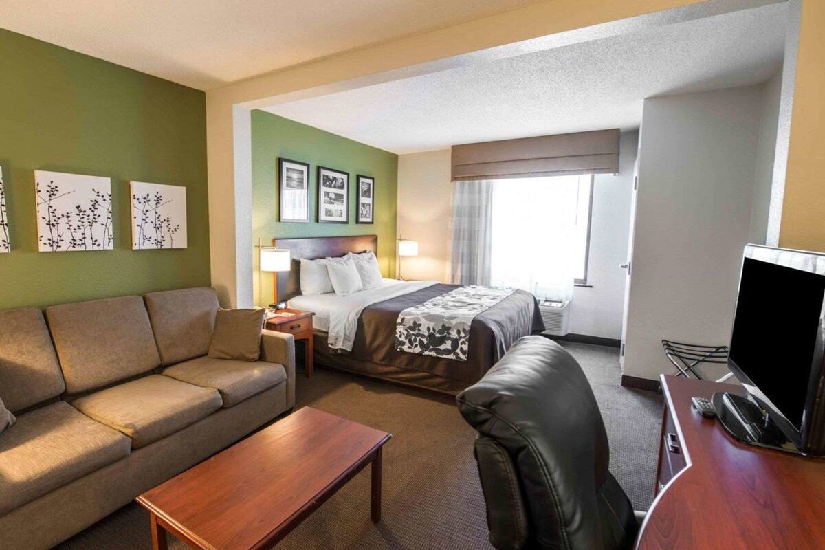 premium bedding, in-room safe, desk, iron/ironing board