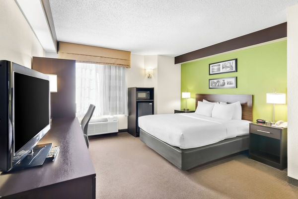 Premium bedding, in-room safe, desk, iron/ironing board