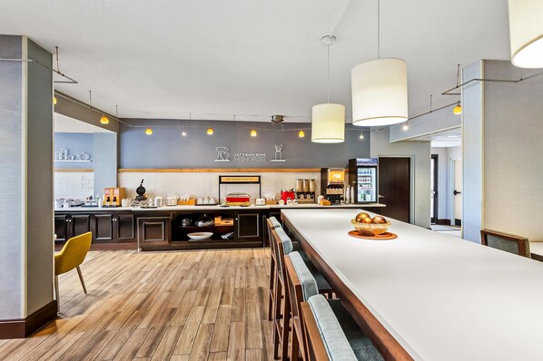 Buffet déjeuner gratuit tous les jours