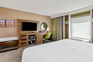 Premium bedding, desk, laptop workspace, blackout curtains - Hampton Inn Princeton (Princeton)
