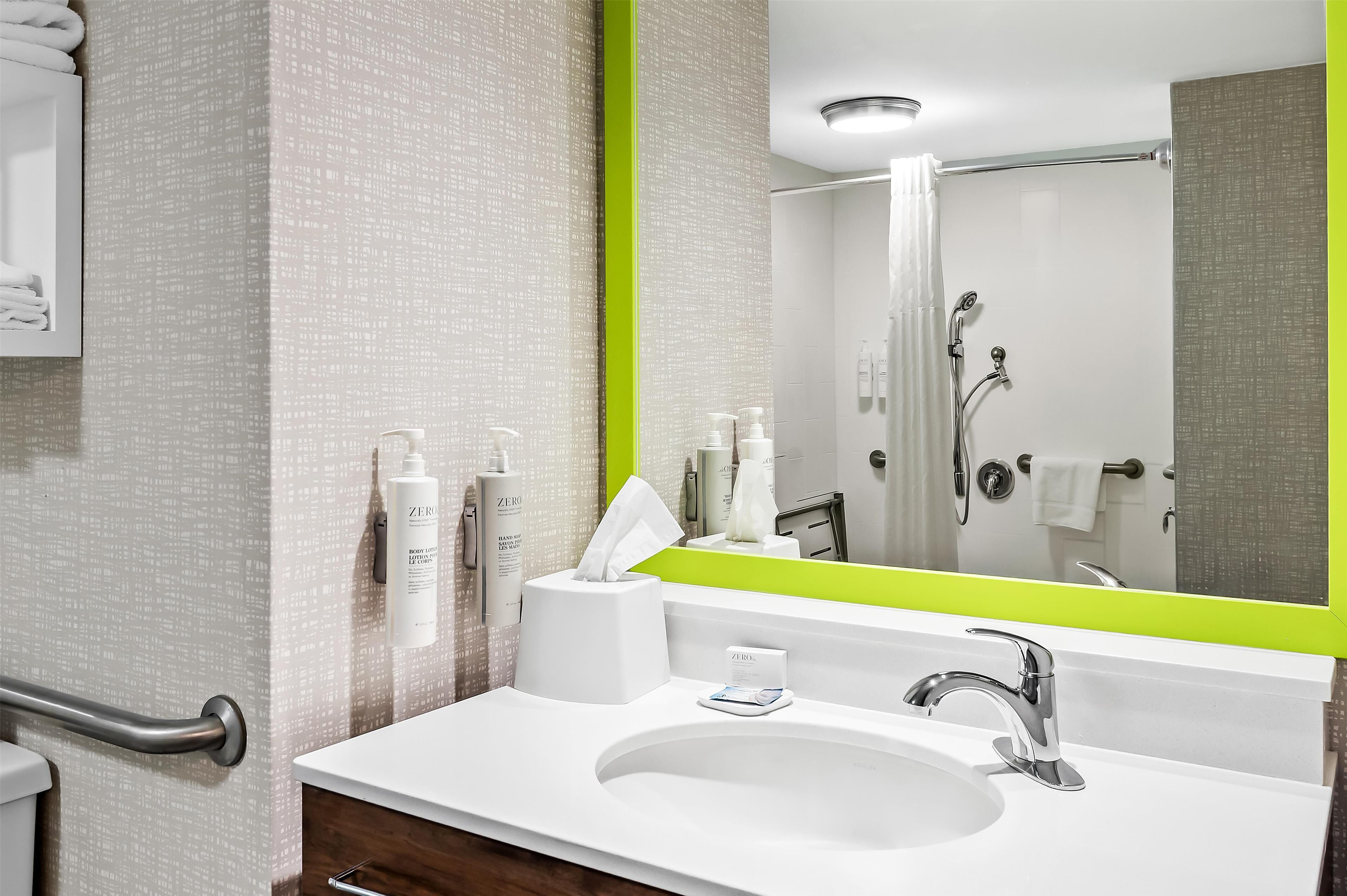 room, accessible, non smoking | bathroom | free toiletries, hair dryer, towels, soap