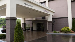 A hotel entrance with a covered area marked 'Clearance 12'6' and a 'Welcome' sign. - Hampton Inn Summersville (Summersville)