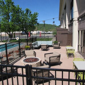 Terrace/patio - Hampton Inn Summersville (Summersville)