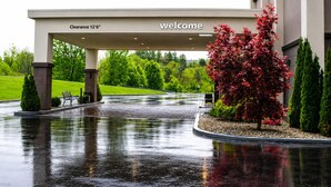 A covered entrance with a 'welcome' sign and a 'Clearance 12'6' height' sign. - Hampton Inn Summersville (Summersville)