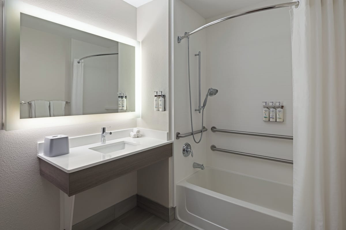 1 bedroom, premium bedding, in-room safe, desk