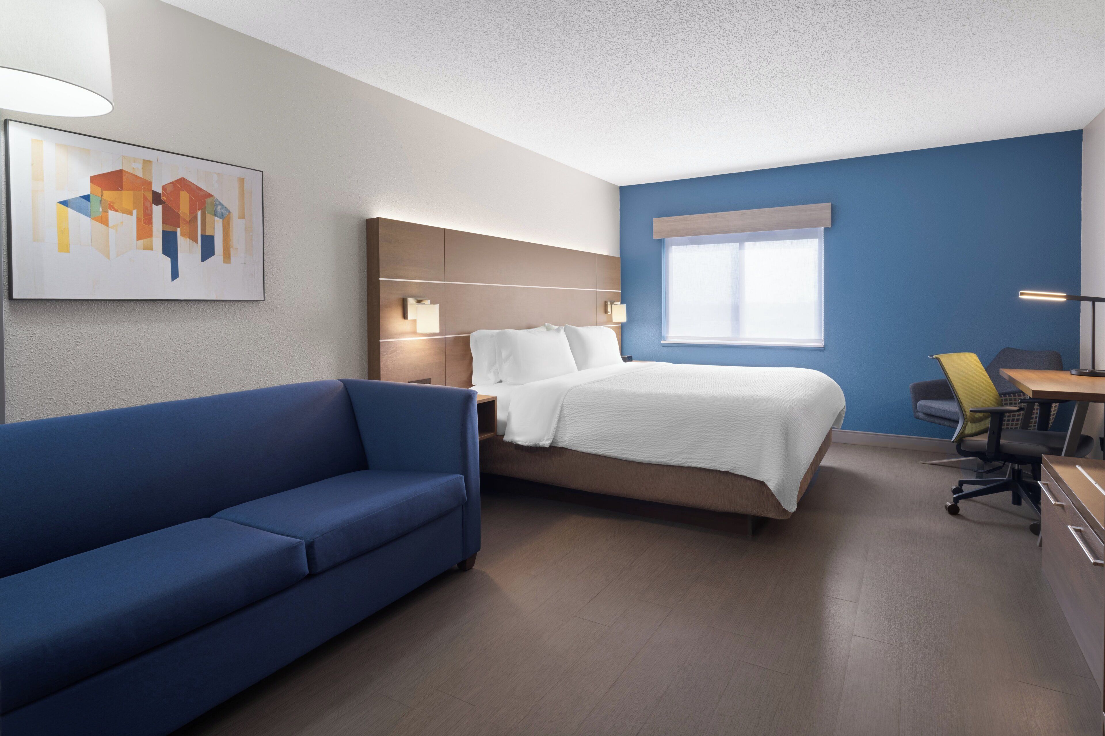 Habitación estándar, 1 cama King size y sofá cama | Ropa de cama de alta calidad y caja de seguridad en la habitación 