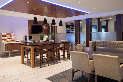 Holiday Inn Express Sheboygan-Kohler by IHG