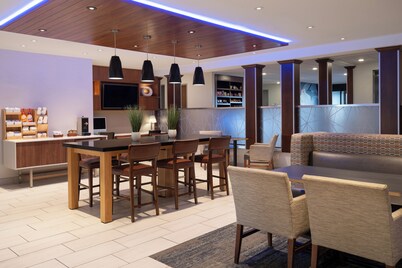 Holiday Inn Express Sheboygan-Kohler by IHG