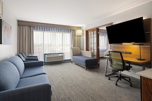 Premium bedding, in-room safe, desk, iron/ironing board