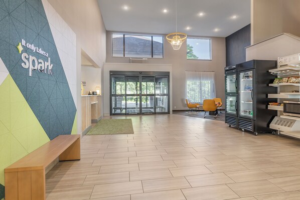 Lobby - Spark by Hilton La Crosse Onalaska (Onalaska)