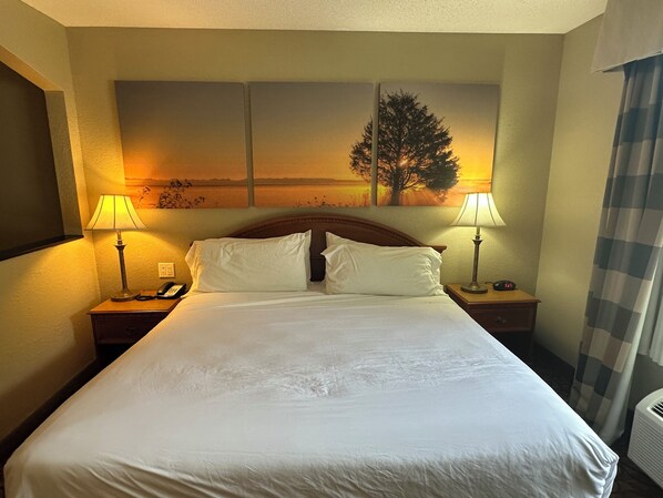 Room, 1 King Bed, Accessible | Desk, iron/ironing board, free WiFi, bed sheets