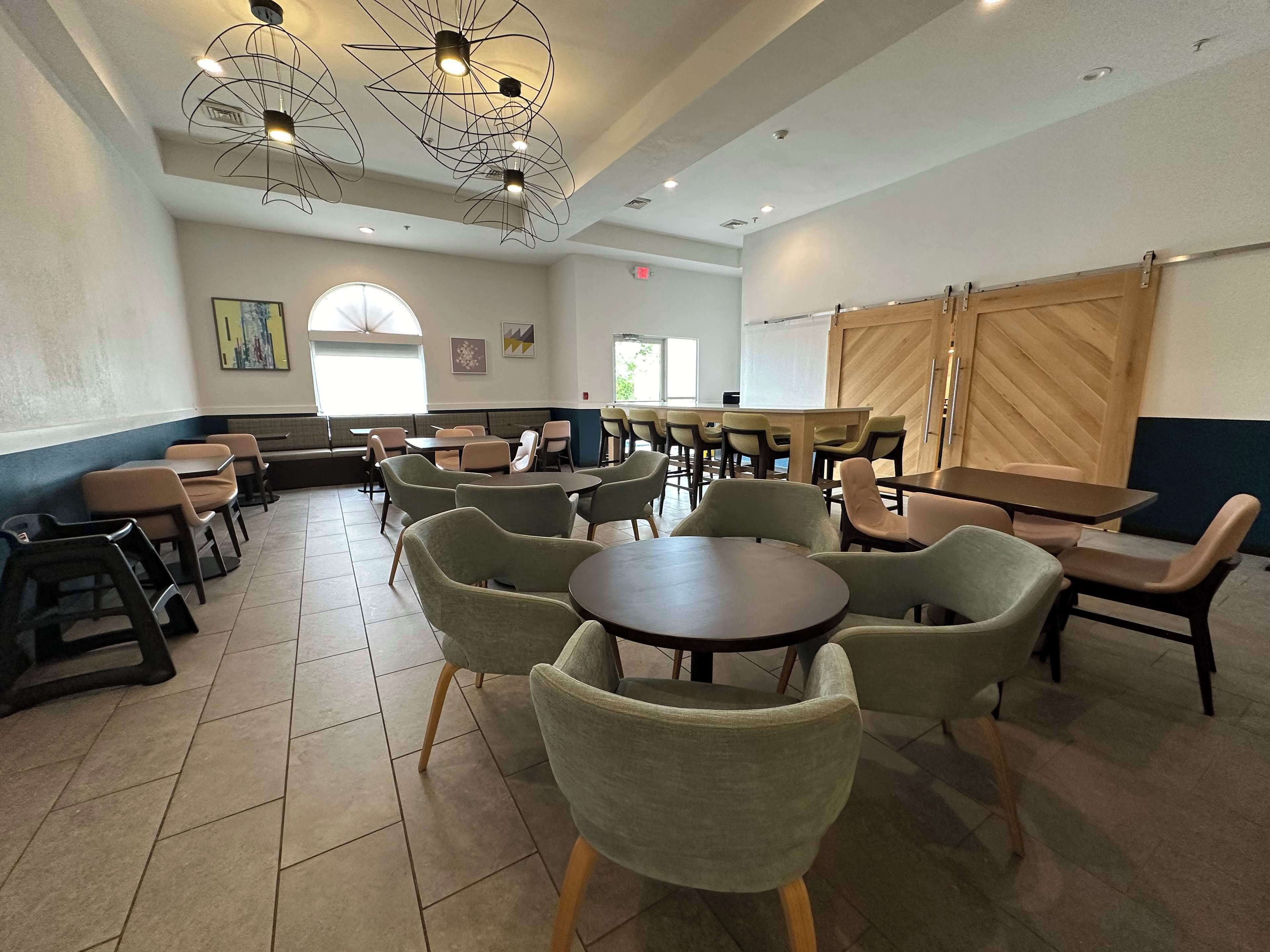 free buffet breakfast