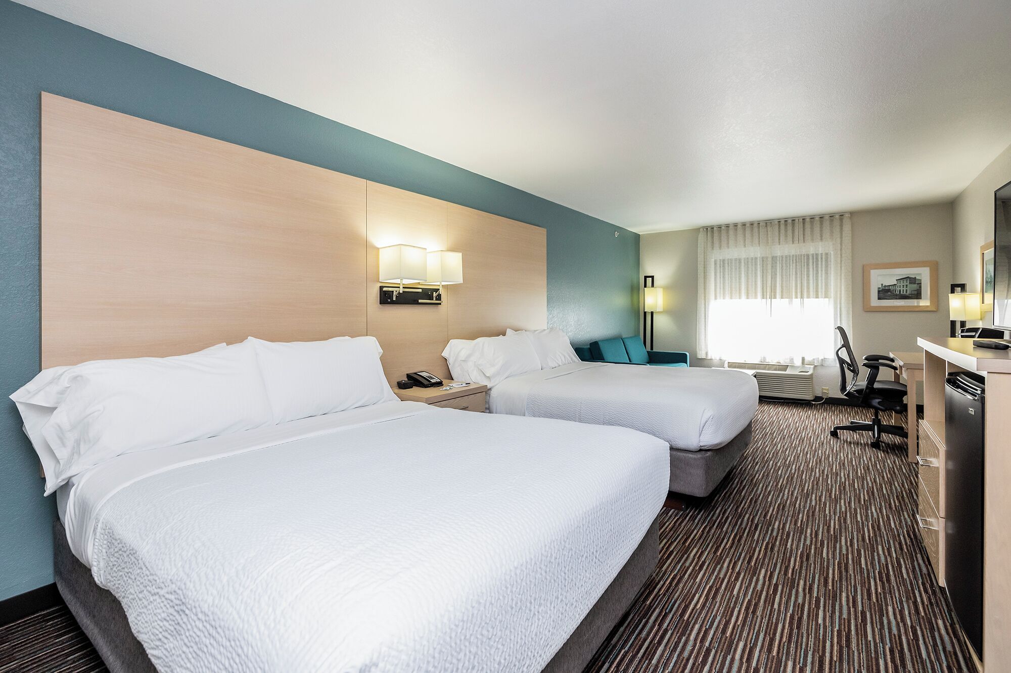 standard room, 2 queen beds, non smoking (with sofabed) | hypo-allergenic bedding, in-room safe, desk, laptop workspace