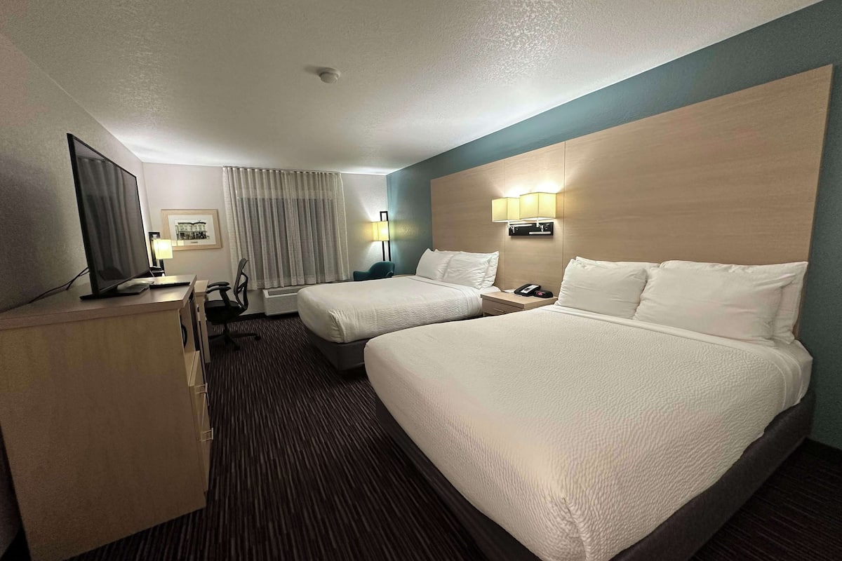 standard room, 2 queen beds, non smoking | hypo-allergenic bedding, in-room safe, desk, laptop workspace