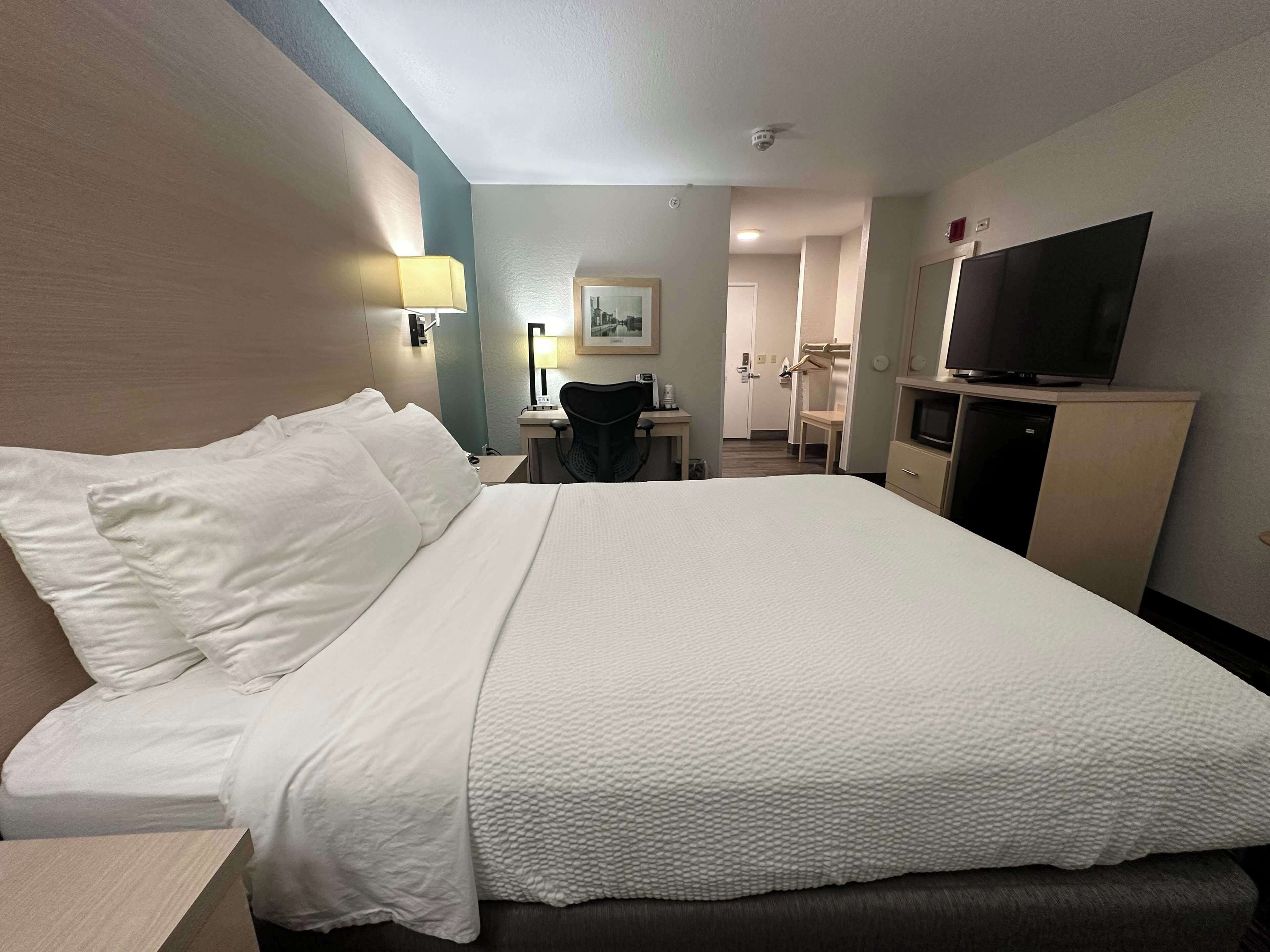 hypo-allergenic bedding, in-room safe, desk, laptop workspace