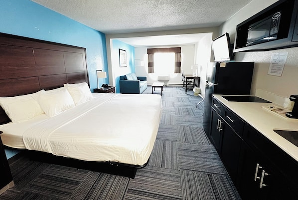 Studio Suite, 1 King Bed, Non Smoking | In-room safe, desk, iron/ironing board, free cots/infant beds