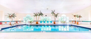 Kolam renang tertutup 