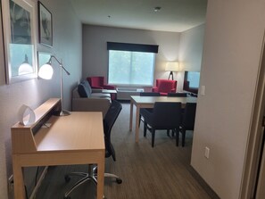 Suite, 1 King Bed, Accessible, Jetted Tub (Roll-in Shower) | Living area | TV