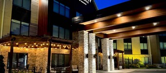 Country Inn & Suites by Radisson, Appleton Airport - Fox River Mall Area