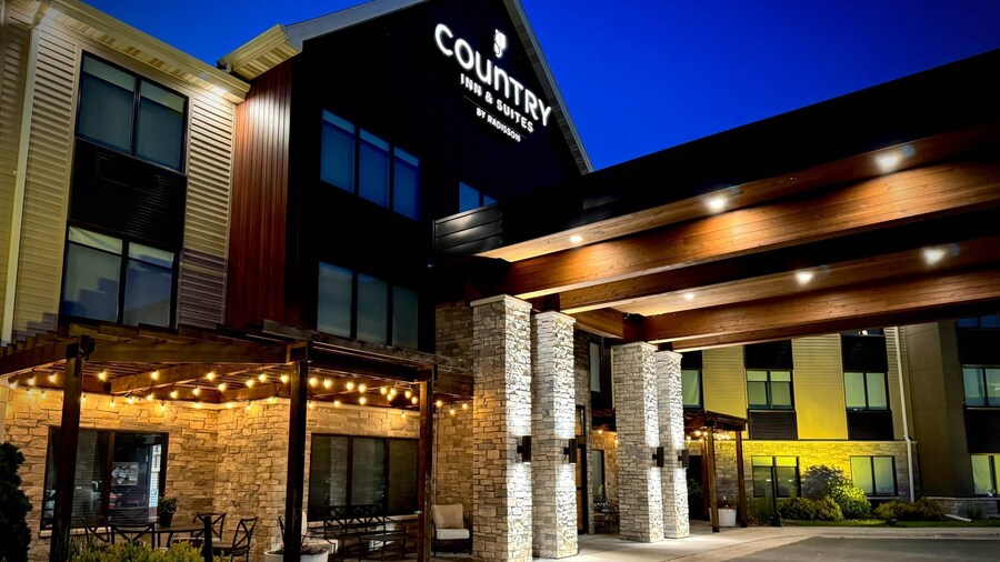 Country Inn & Suites by Radisson, Appleton Airport - Fox River Mall Area