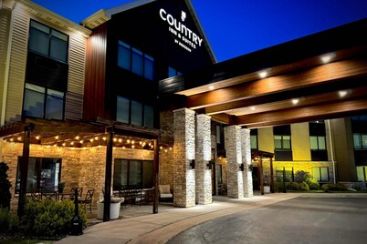 Country Inn & Suites by Radisson, Appleton Airport - Fox River Mall Area