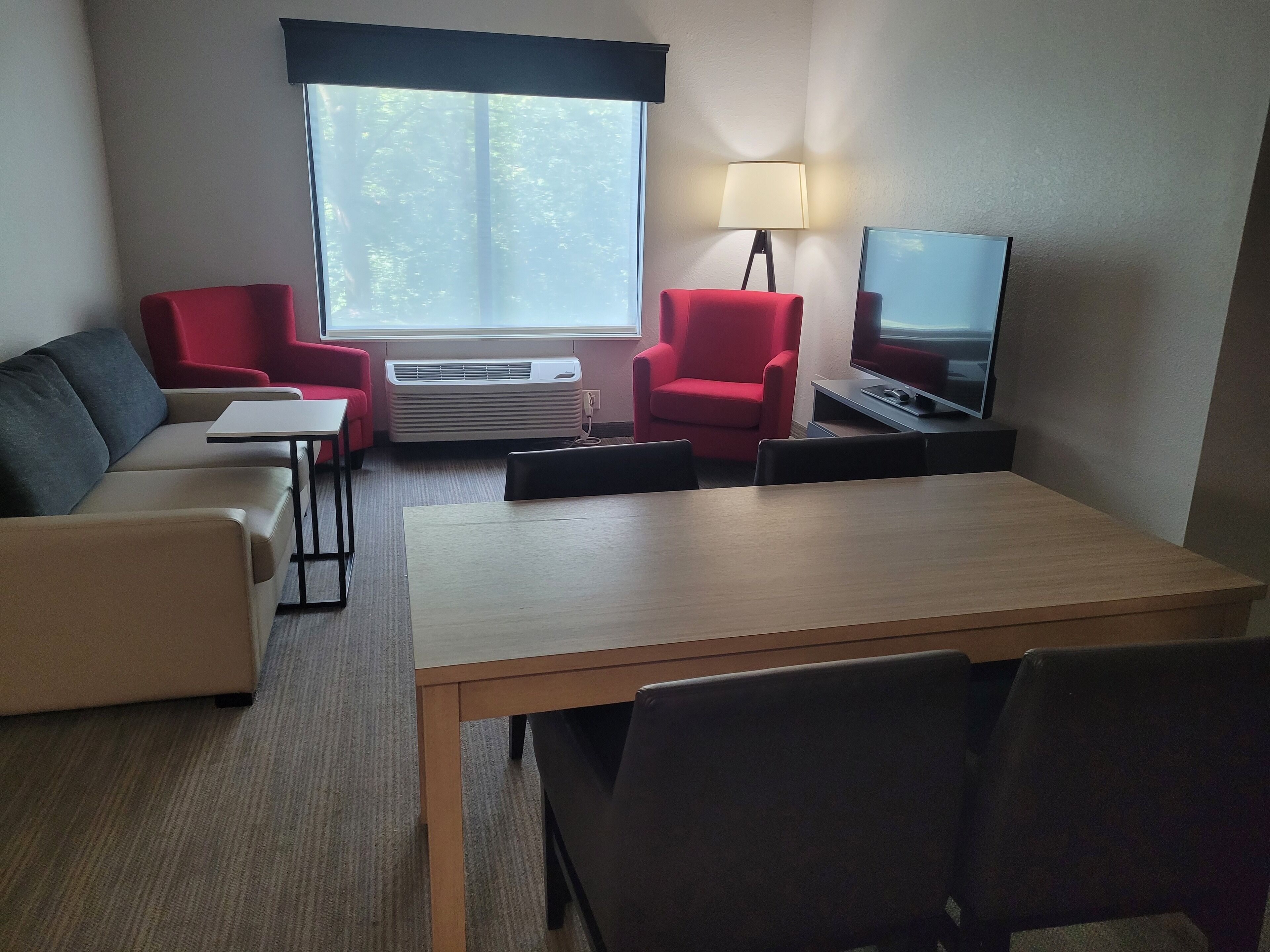 suite, 1 king bed, accessible, jetted tub (roll-in shower) | hypo-allergenic bedding, down duvets, desk, blackout curtains