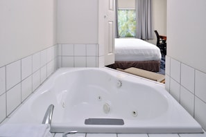 Studio, 1 King Bed | Pool