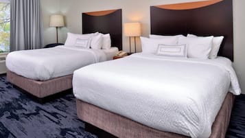 Allergiatestatut vuodevaatteet, työpöytä, silitysrauta/-lauta