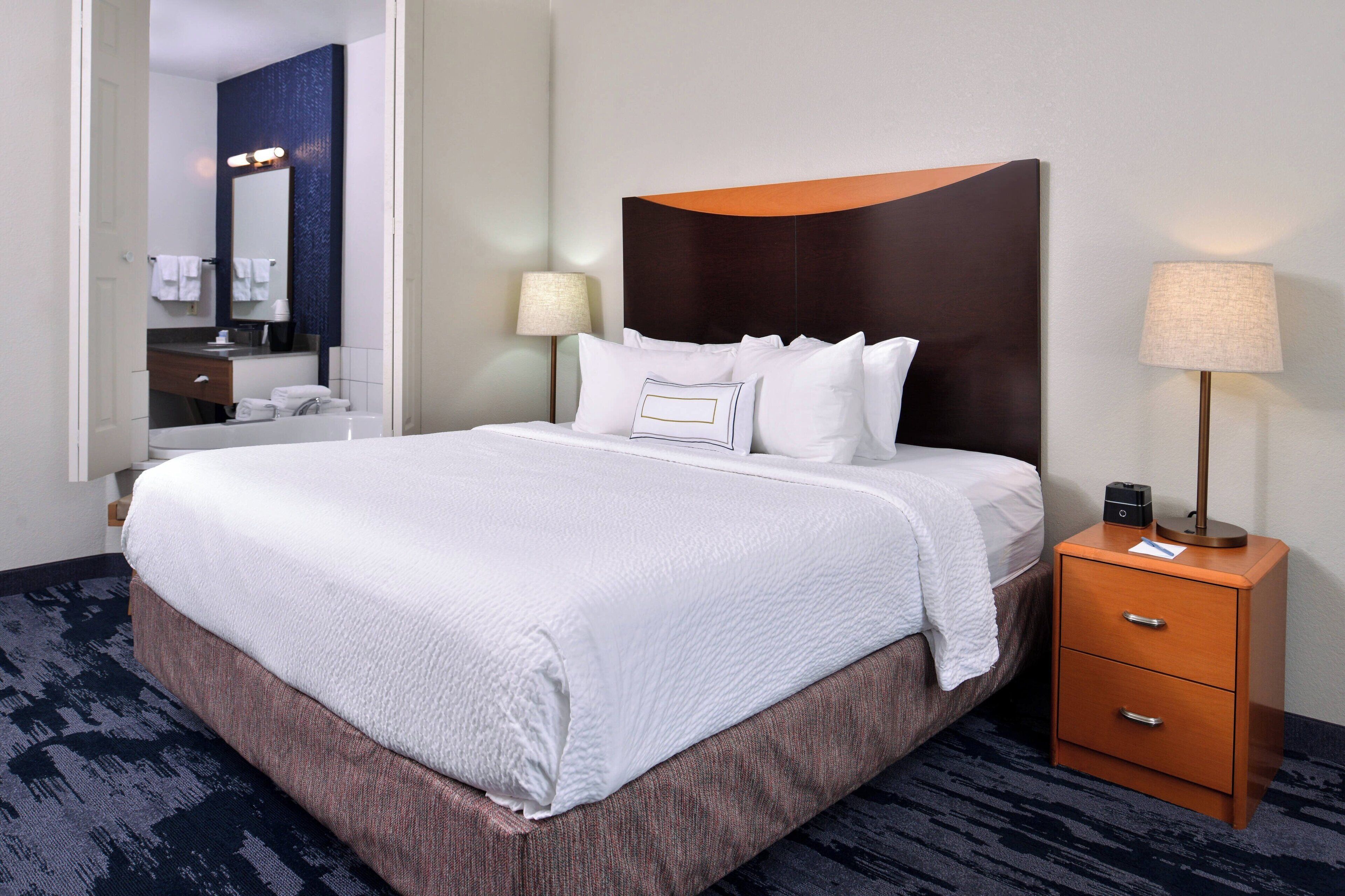 studio, 1 king bed | pool