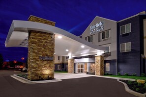 A Fairfield Inn & Suites by Marriott hotel entrance with a stone facade and a covered walkway. - Fairfield Inn & Suites by Marriott Beloit (Beloit)